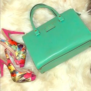 Kate Spade Med/Lg Bag w/ detachable shoulder strap